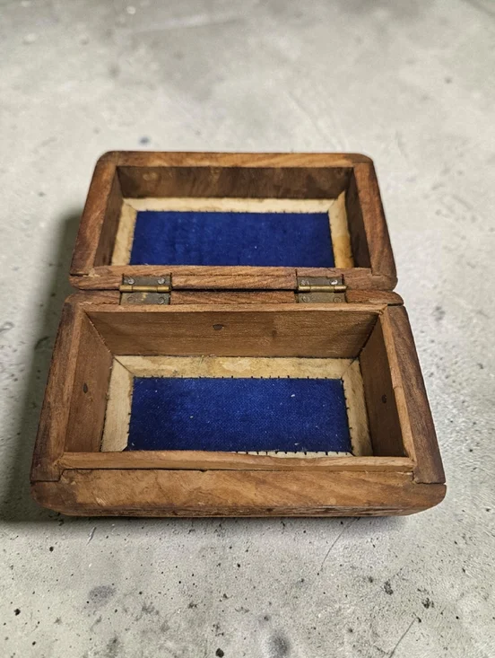 Vintage Wooden Carved Jewelry Box with Yellow Inlay 4.75" x 2.5" x 2.75" - Picture 3 of 6